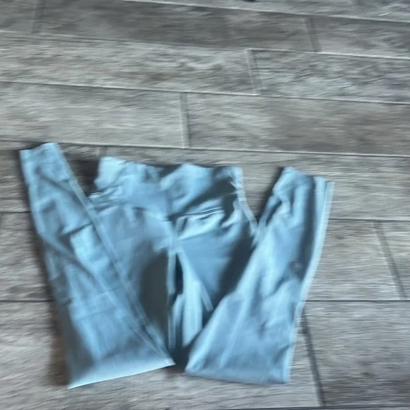 Light blue lululemon leggings and LuLulemon cropped hoodie SET - Picture 2 of 8